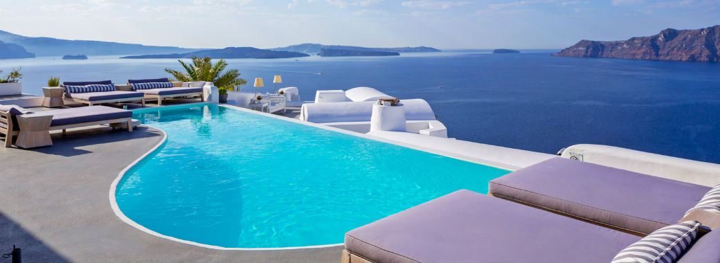 インフィニティプールからのカルデラの絶景。