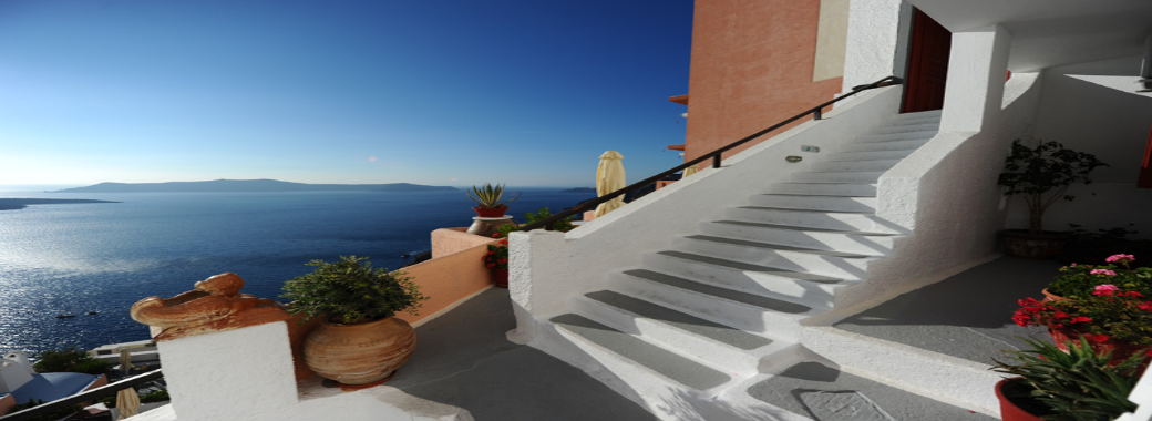 フィラ中心部にある絶景を見渡せるホテル