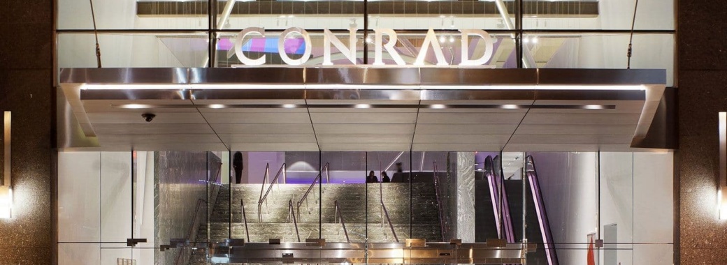 コンラッドニューヨーク・外観（公式HPより）