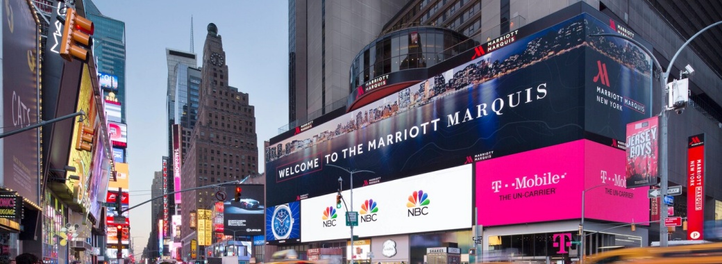 ニューヨーク マリオットマーキス・外観（公式HPより）