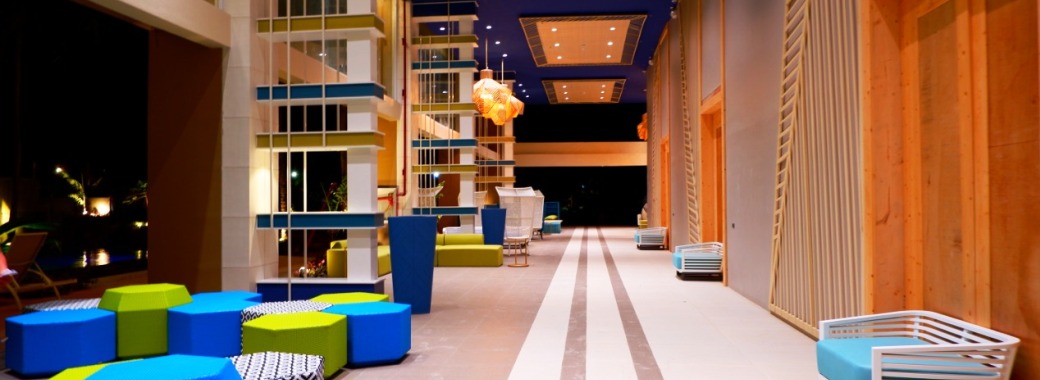 木目調であたたかみのあるロビー