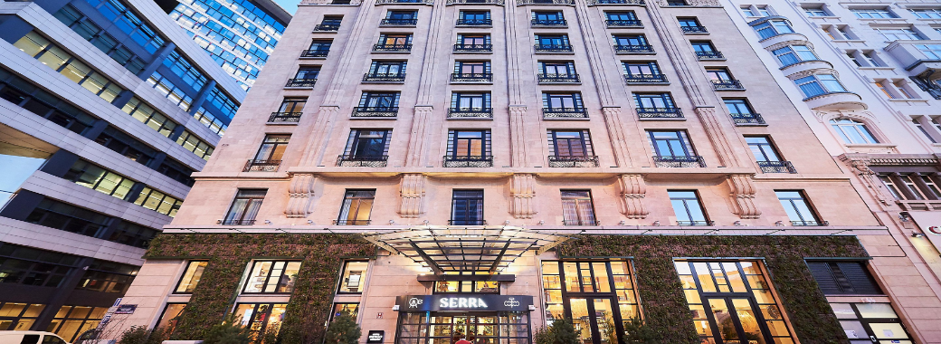 ローカルとモダンなデザインを兼ね揃えた外観