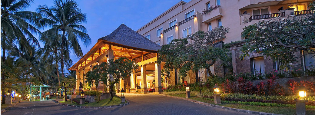 クタ パラディソ ホテル 外観