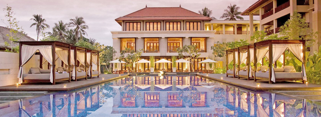 ビーチフロントに建つコンラッドバリ