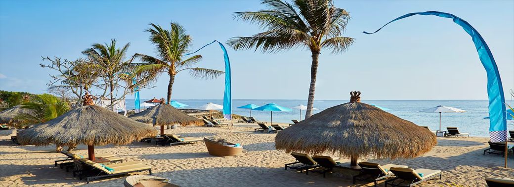 ホテル前のビーチ