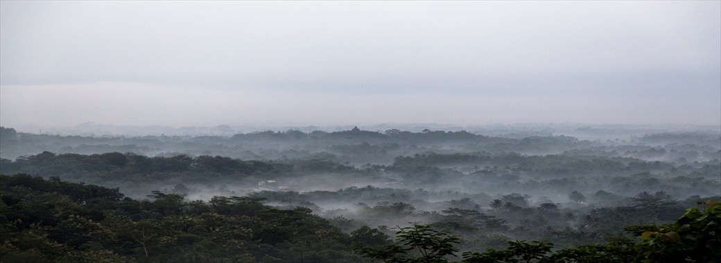 ボロブドゥールの神秘的な景色
