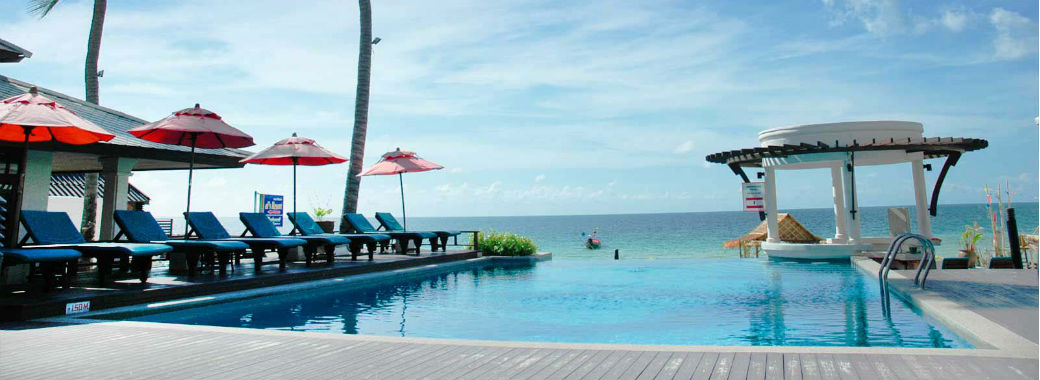 海が目の前にあるホテルです。