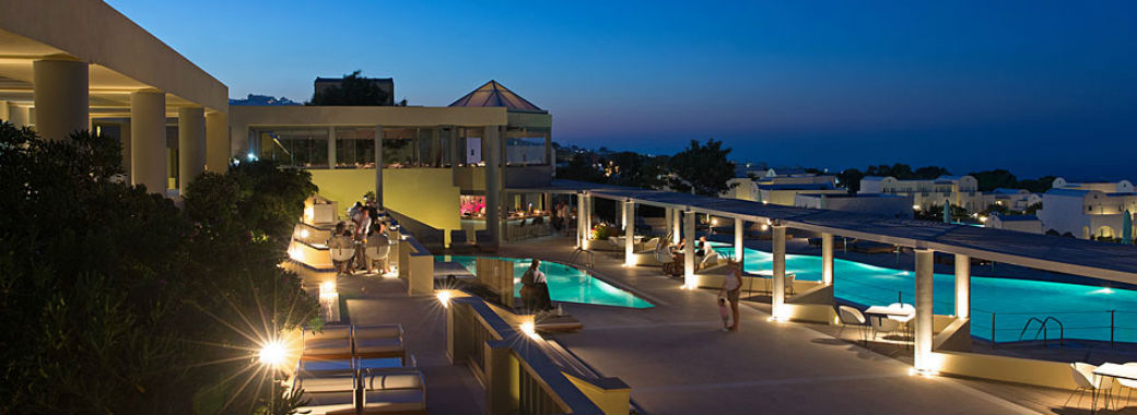 夜のホテルもロマンチック。