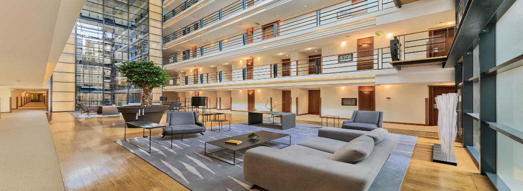 広々としたロビー