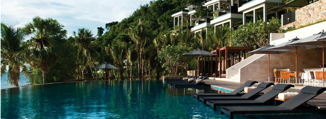 プールから見たリゾート