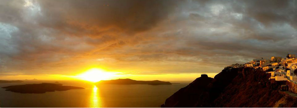 サントリーニ島の夕日。