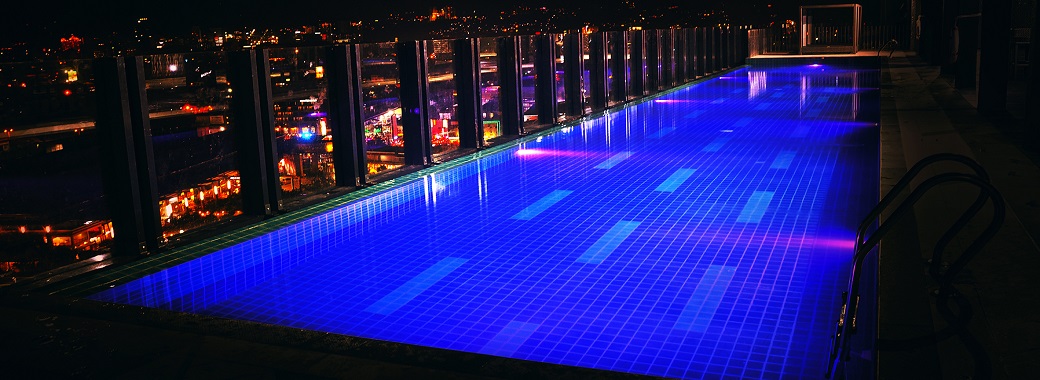 セブシティを一望できるプール