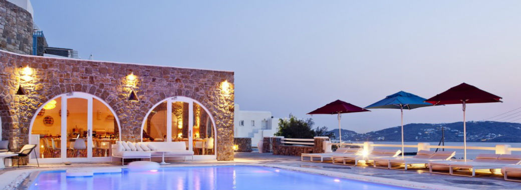 景色のいいプールサイド。