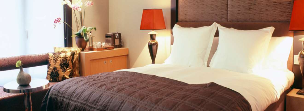 シックなベッドルーム