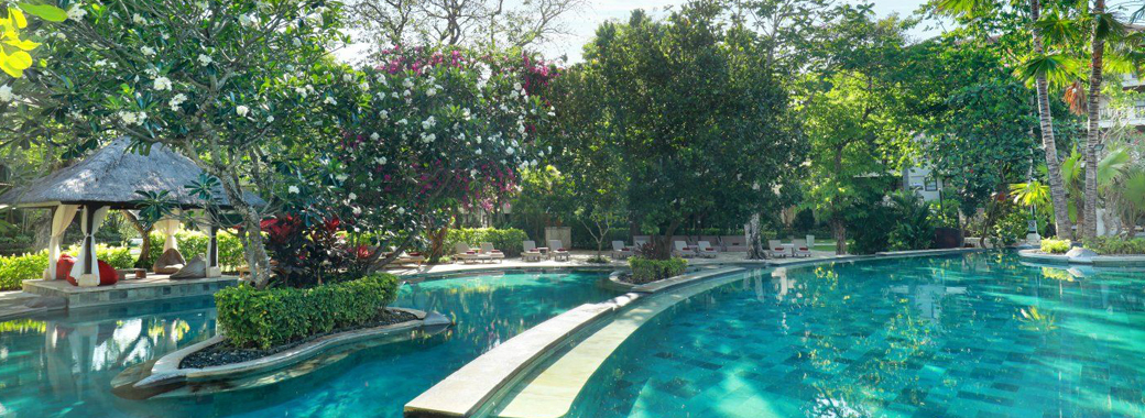 スイミングプール