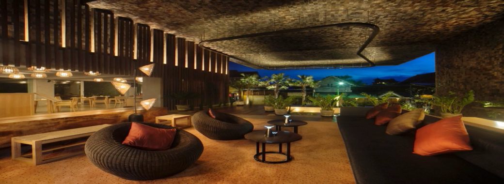 吹き抜けのエントランス