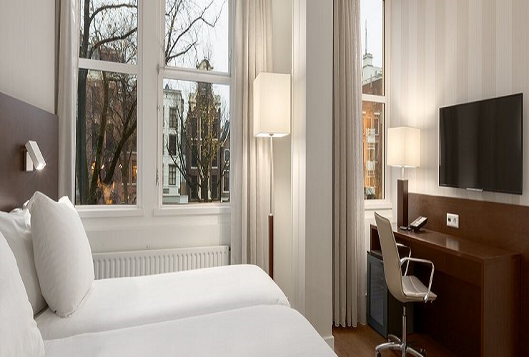 静かな広々としたお部屋