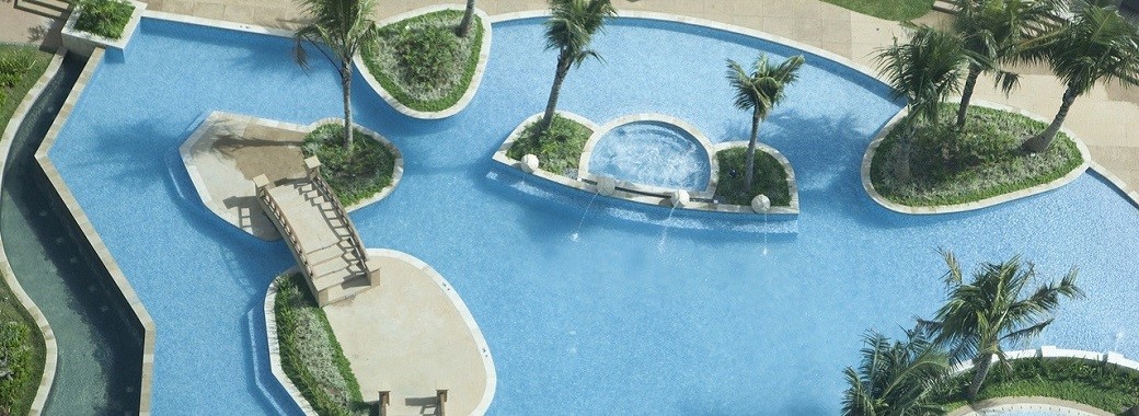 ラディソンブルセブ　プール