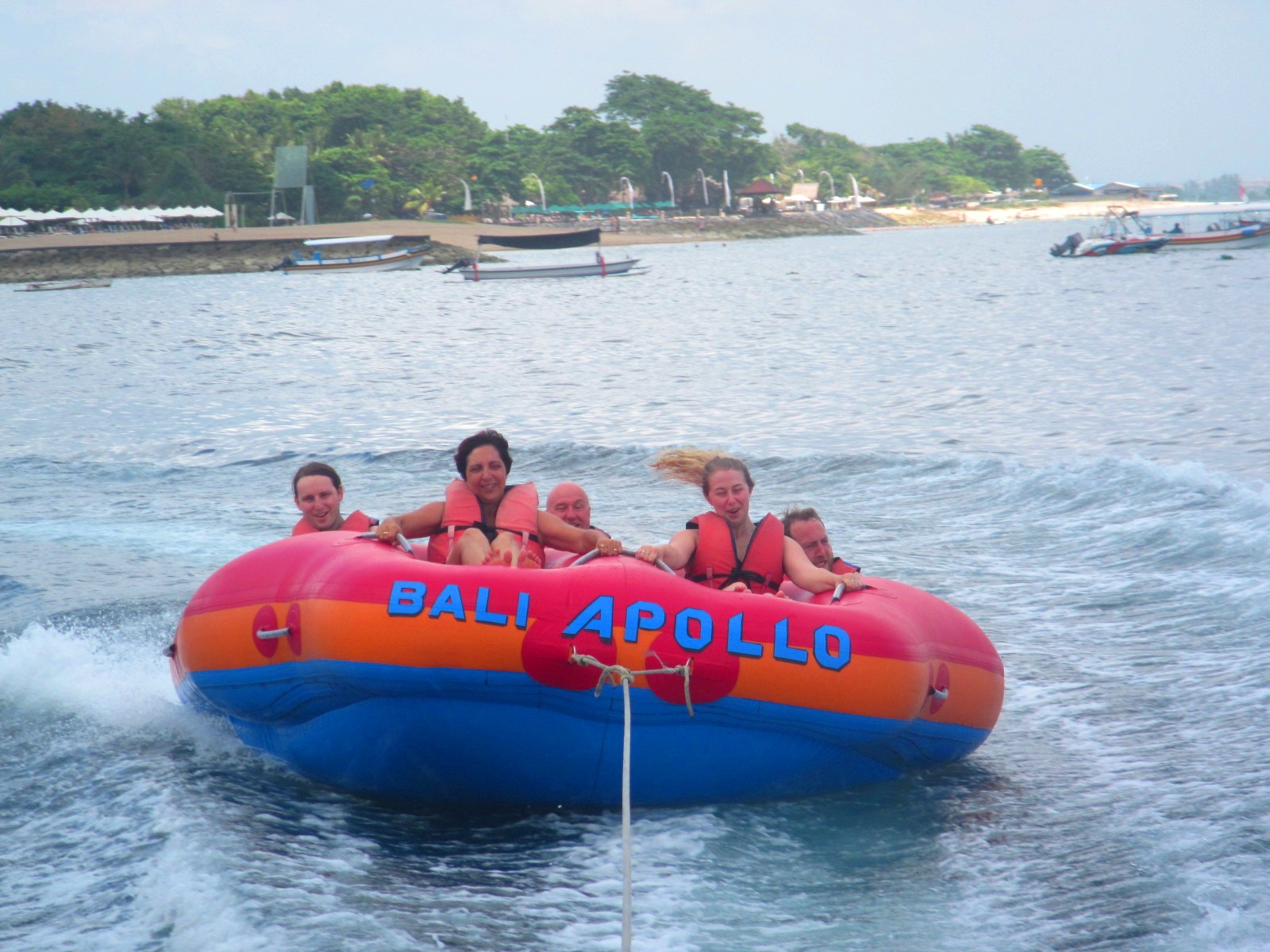 バリ　マリンアクティビティ　ドーナツボート