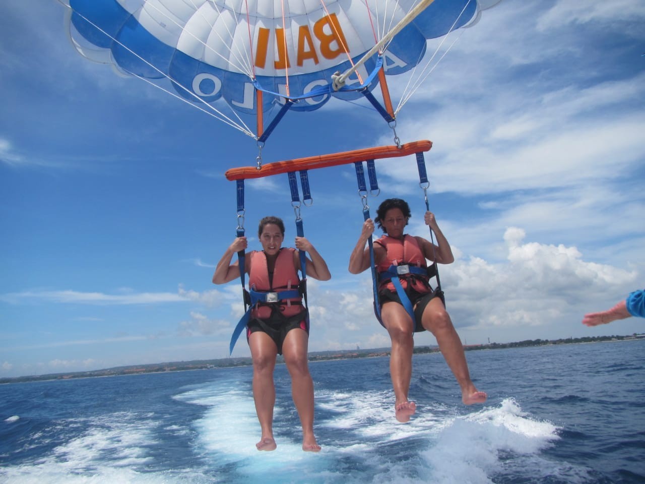 バリ　マリンアクティビティ　パラセイリング