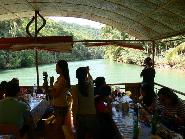 ホボール・リバークルーズ