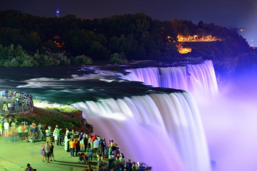 ナイアガラの滝の夜景