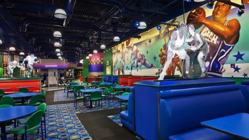 ディズニー・オールスター・スポーツ・リゾート(フードコート) ©Disney