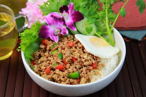 鶏ひき肉のバジル炒めご飯 日本でも人気のガパオ