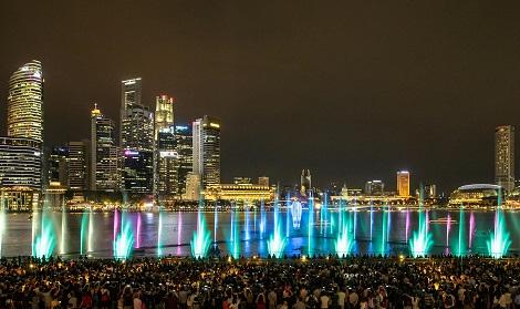シンガポール：マリーナベイサンズ Spectra Light＆Water Show／提供：Marina Bay Sands