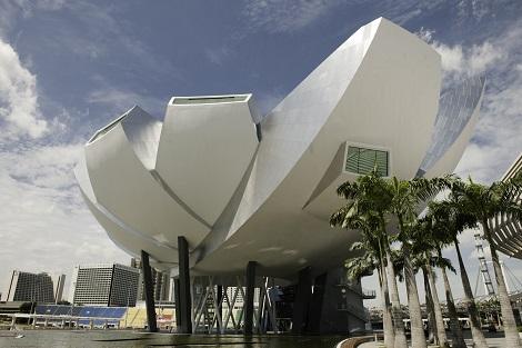 シンガポール:マリーナベイサンズ Art Science Museum 外観/提供:Marina Bay Sands