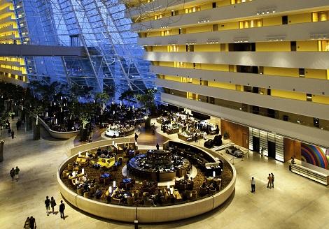 シンガポール:マリーナベイサンズ Hotel lobby and Drift/提供:Marina Bay Sands