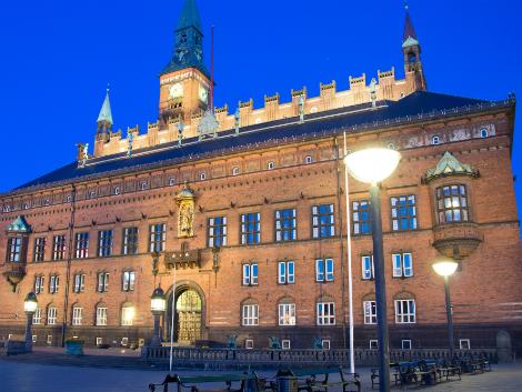 ◇◎コペンハーゲン：夜の市庁舎