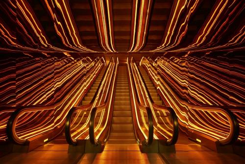 パブリックホテル・エントランスエレベーター©Nikolas Koenig