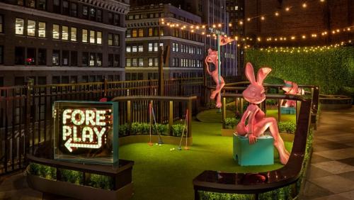 モクシ― NYC タイムズスクエア・ルーフトップバー(公式HPより)