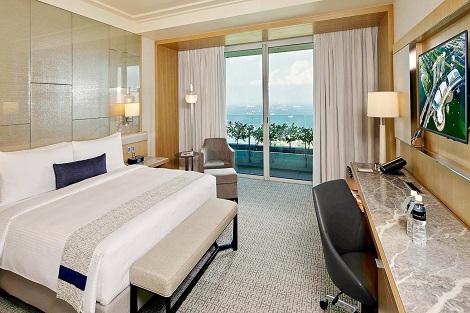 シンガポール:マリーナベイサンズ Premier Room Harbor View 客室一例/提供:Marina Bay Sands