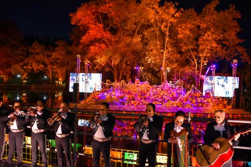 メキシコ中でカラフルな祭壇等により盛り上がるイベント『死者の日』(イメージ)