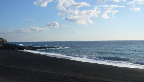 伊豆大島 砂の浜