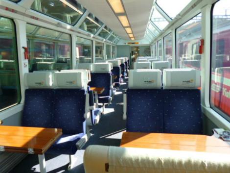 氷河特急2等車内