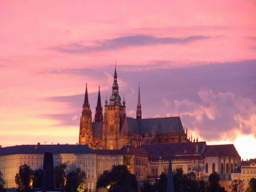 ◇プラハ：夕暮れのプラハ城