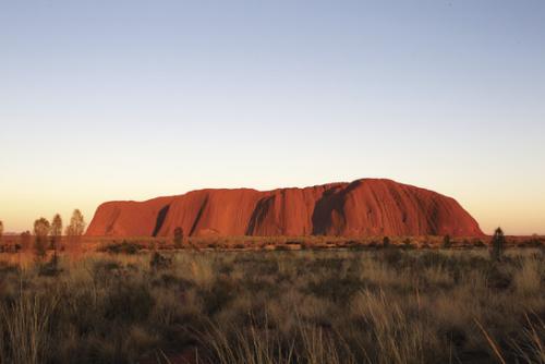 エアーズロックの夕暮れ ©Tourism NT