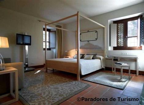 グラナダ：パラドール デ グラナダ 客室一例 