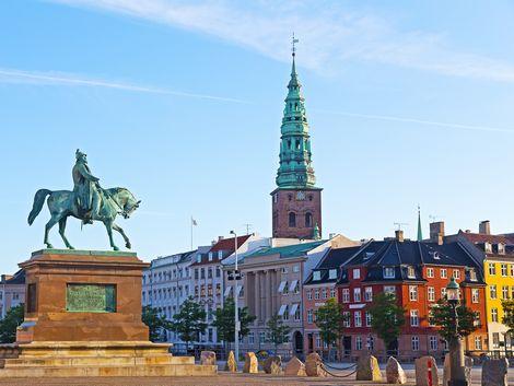 ◇◎コペンハーゲン：街並みとフレデリク7世の像