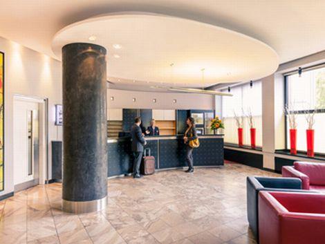 デュッセルドルフ：メルキュール ホテル アム シュトレーゼマンプラッツ ロビー