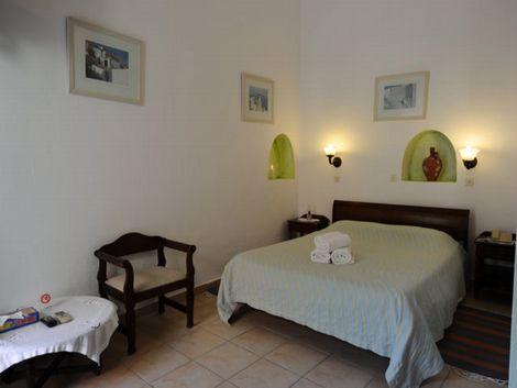 サントリーニ島:カバラリ 客室一例