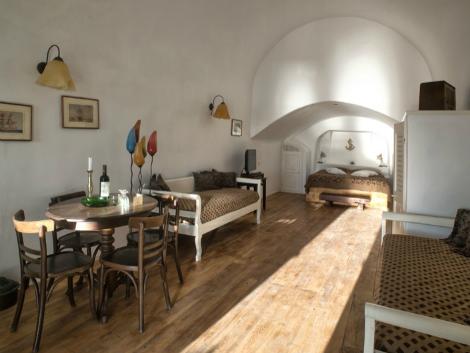 サントリーニ島：ファナリ ヴィラズ サントリーニ 客室一例