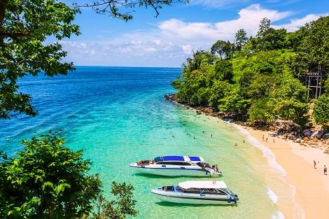 ピピ島：青い空と海