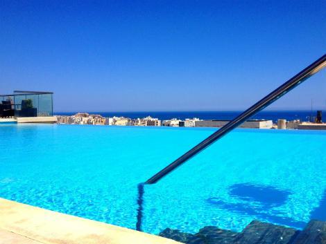 マルタ（スリーマ地区）：ザ パレス プール