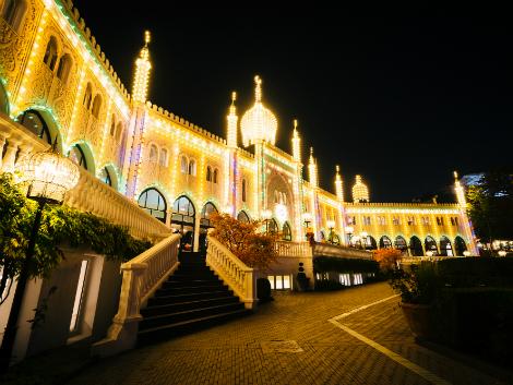 ◇コペンハーゲン：ライトアップされたチボリ公園