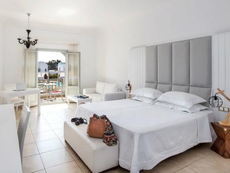 サントリーニ島：アストロ パレス 客室一例