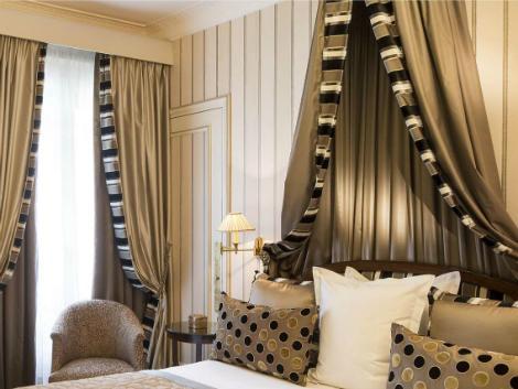 パリ：ホテル ナポレオン 客室一例